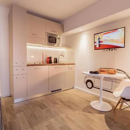 Beautiful 360 Serviced Apartment In Frankfurt 아파트